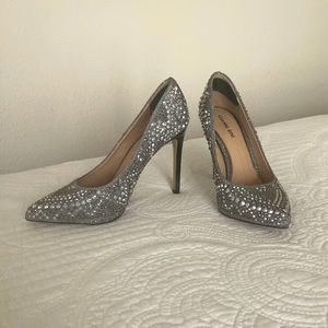 Gianni Bini sz 8 sparkly silver dressy heels